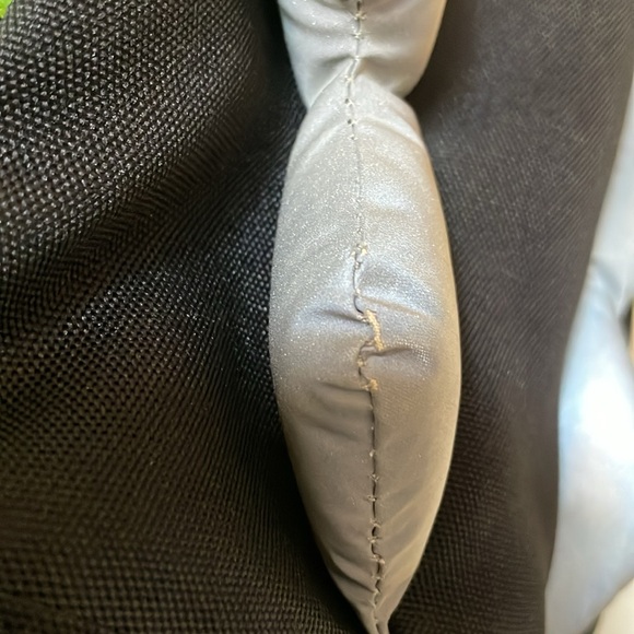 *AS IS* Small child sized gap kids dinosaur dragon backpack - Picture 3 of 8